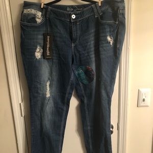 Distressed plus size ankle length jeans